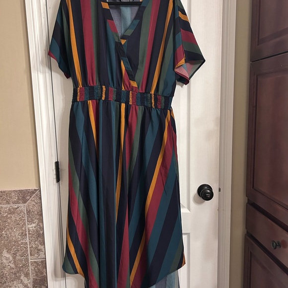 BloomChic Dresses & Skirts - BloomChic Colorful Geometric Dress